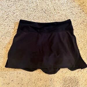 Play off Pleats Mid-Rise Skirt